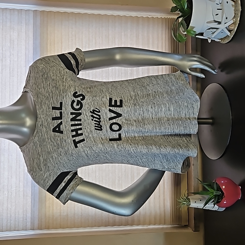 EUC Old Navy 'All Things With Love' Graphic T-Shirt - Size S